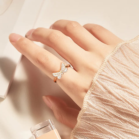 Close detail of the gold butterfly filigree ring showing pierced openwork wings, AAAAA cubic zirconia along the edges, warm 14K gold over 925 sterling silver. Hallmarked Loretana piece, hand-finished in Kaunas.